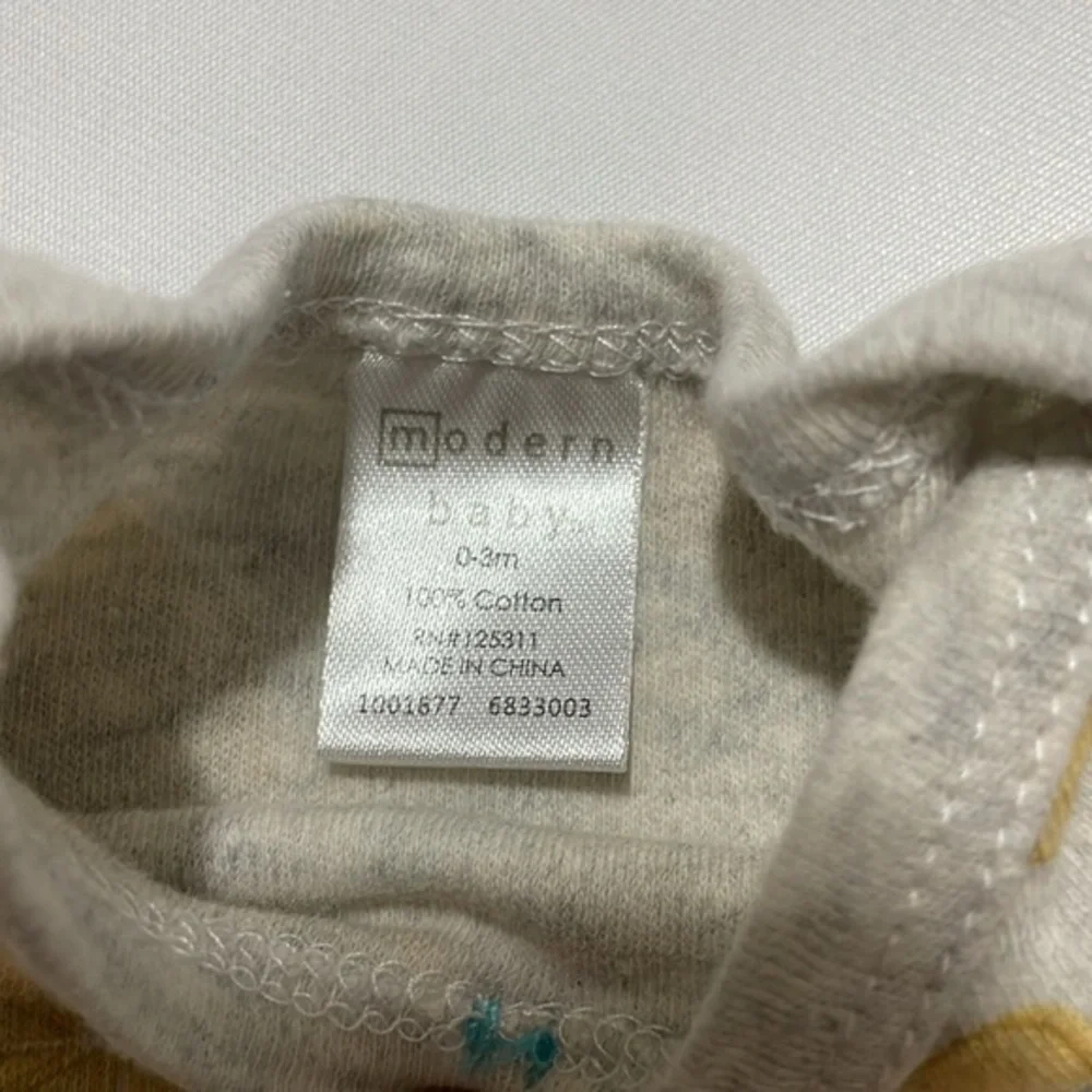 Set of 2‎ Modern Baby Jumpers Size 0-3 Months Bodysuits Tan/Lemons And Gray/Blue
